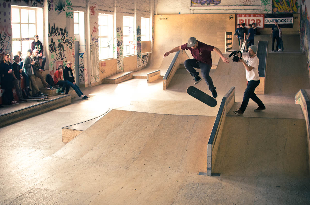Jakub Šindelář 360 flip noseslide / foto: Vašek Žalud Jakub Šindelář 360 flip noseslide / foto: Vašek Žalud