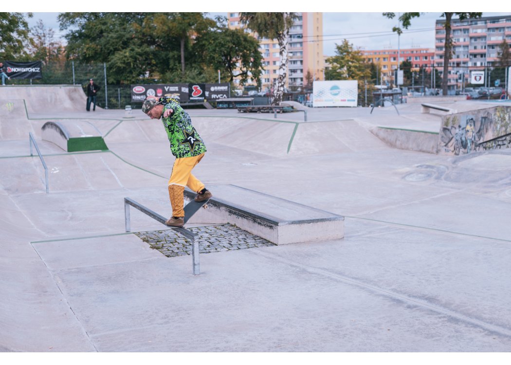 Dan Eliášek frontside crooked grind. / foto: Vašek Žalud