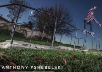 Anthony Pshebelski předvádí ve svém partu šílené divadlo