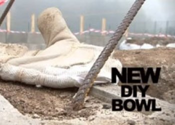 Trailer ze stavby táborského DIY bowlu