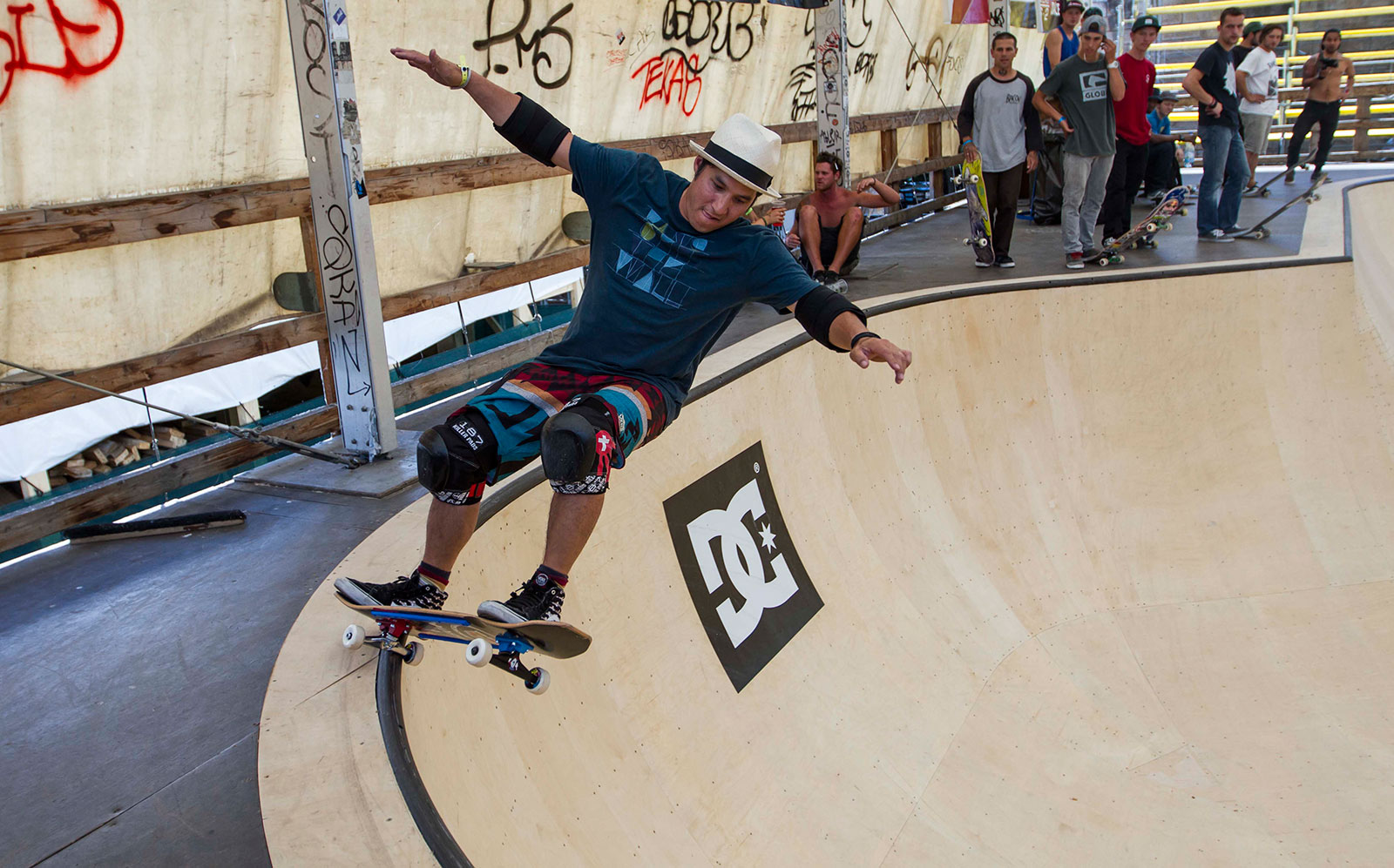 Legendární Christian Hosoi v bazénovém fs 5-0. Foto: Michal Vavro Legendární Christian Hosoi v bazénovém fs 5-0. Foto: Michal Vavro