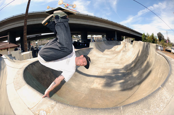 Riley-Stevens-frontside-invert Riley Stevens - frontside invert photo: Rhino