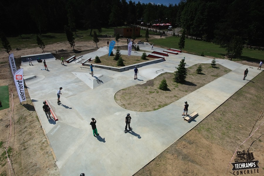 Skateplaza-Na-Woodcamp,dhfhb,a,gaa Další plaza, od loňská přírůstek k dvěma dalším plazám, bowlu a krytý mini.