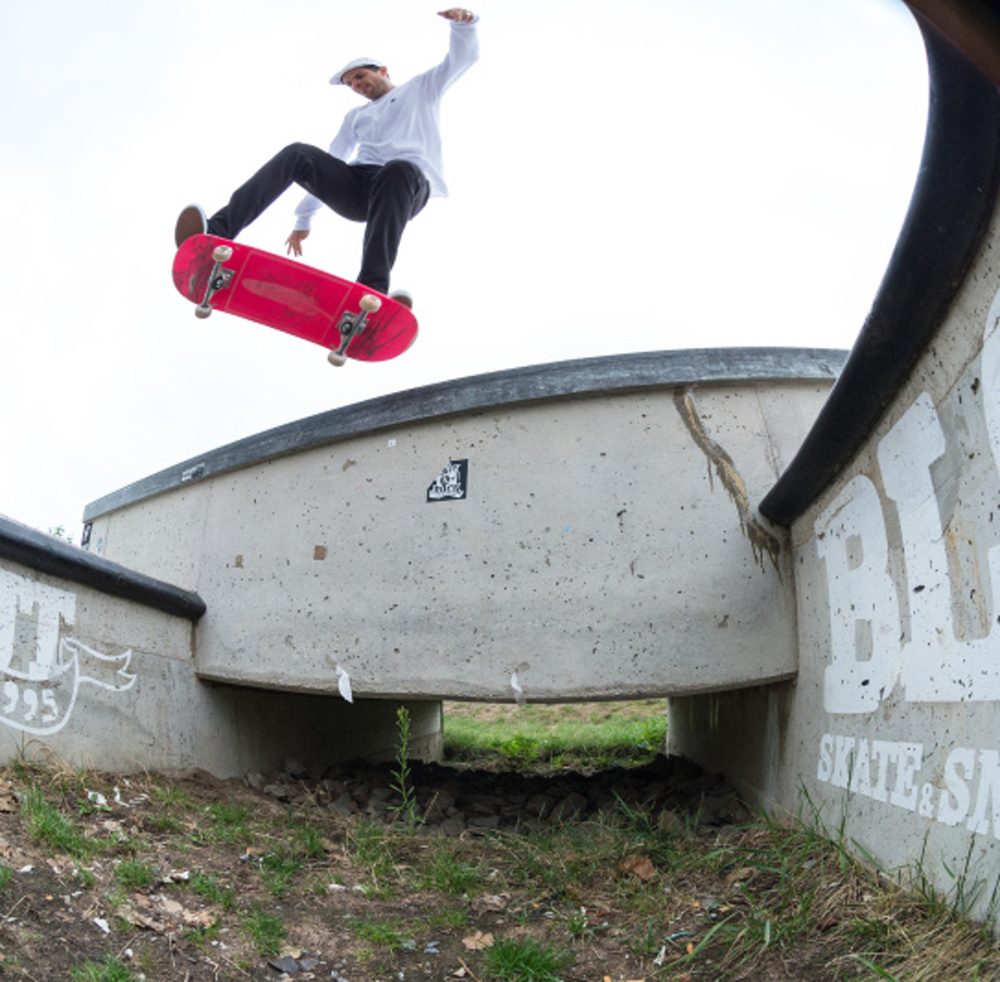 Andi Welther - kickflip bs tailslide Andi Welther - kickflip bs tailslide