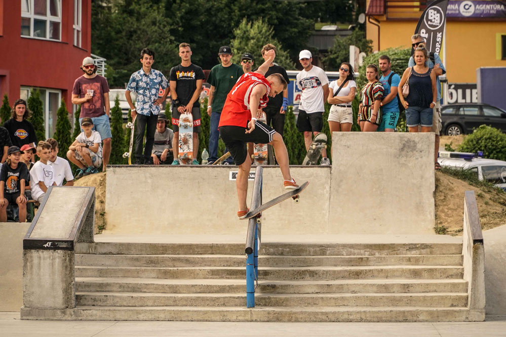 Kubo Ivančík frontside bluntslide.